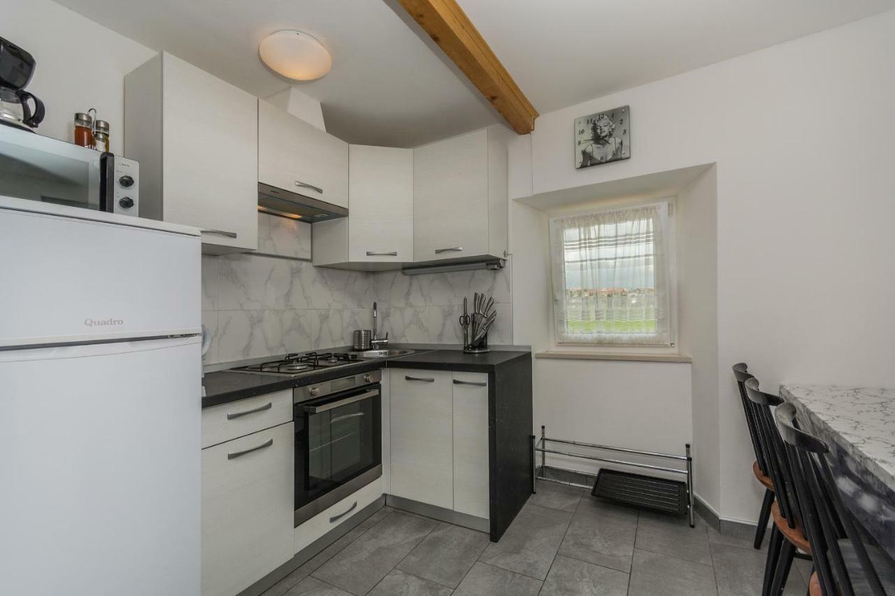 Apartament Mijat