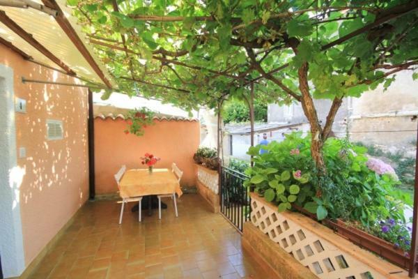 Apartament Mijat *